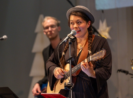 Thumbnail: Leona Heine lud zum Familien-Weihnachtskonzert