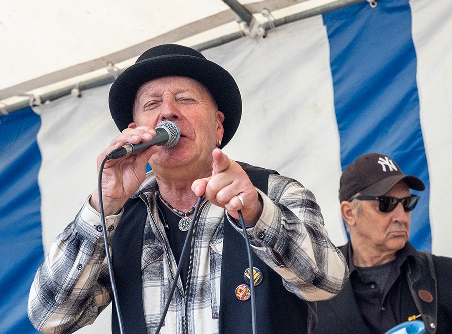 Thumbnail: Belmondo live
