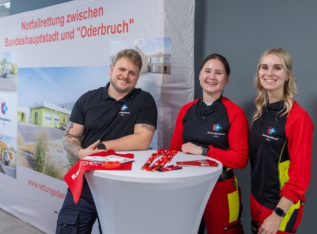 Thumbnail: Rettungsdienst öffnete Türen