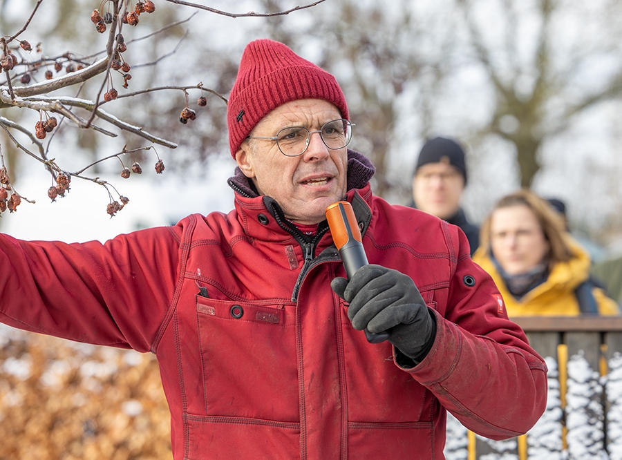 Thumbnail: Spaziergänge im Bio Apfelhof Müller - Obstbaumschnitt