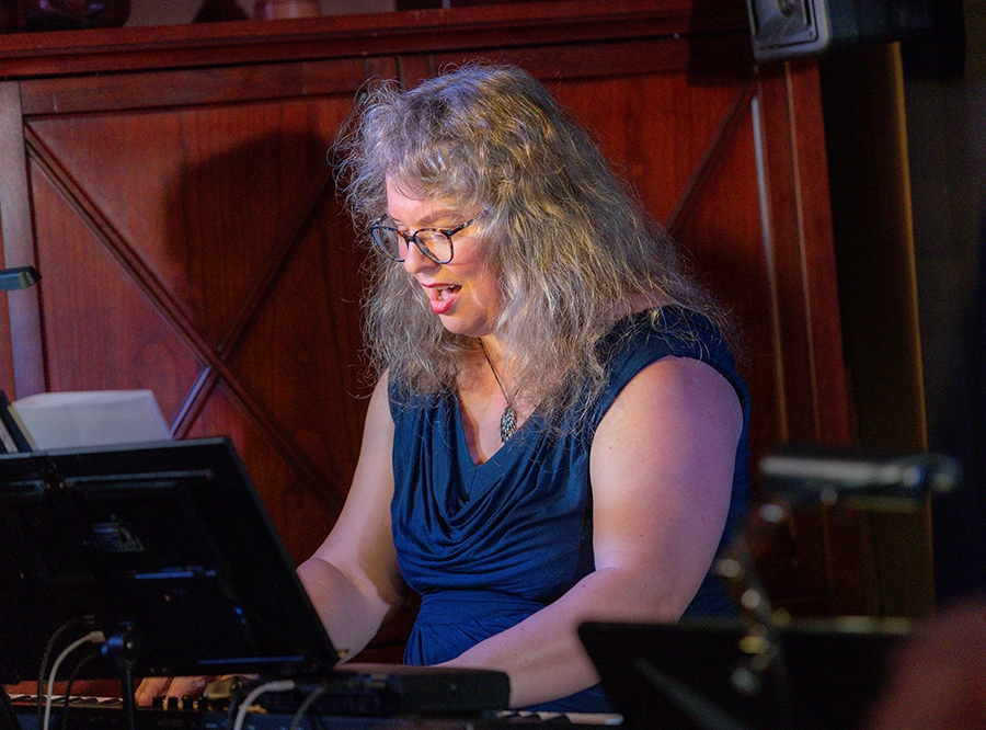 Thumbnail: KULTUR im WEG – Hausschuh-Konzert *SCARLETT O’ & FRAUKE
PIETSCH