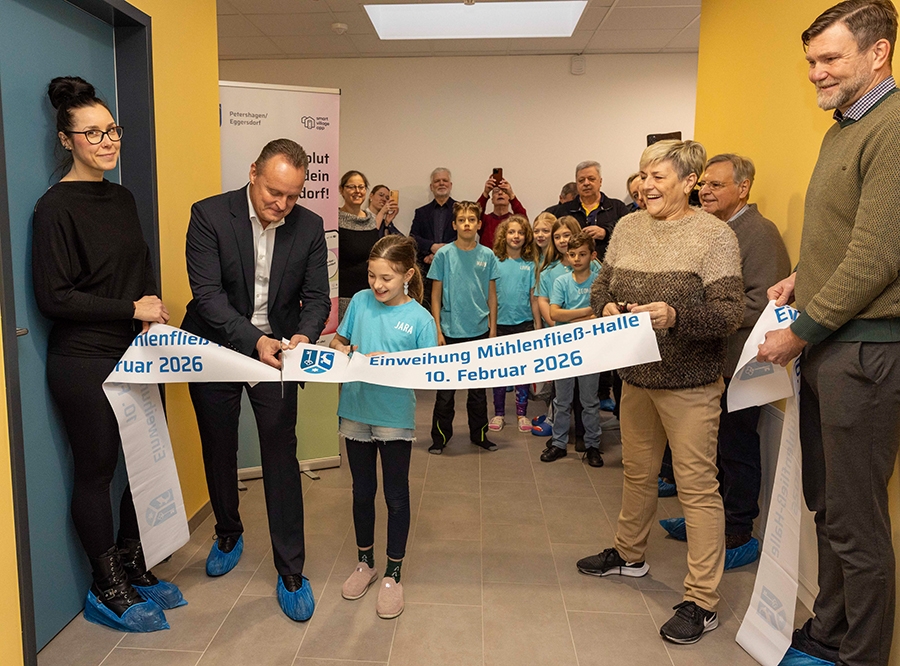 Thumbnail: Im Laufschritt in die neue Halle 