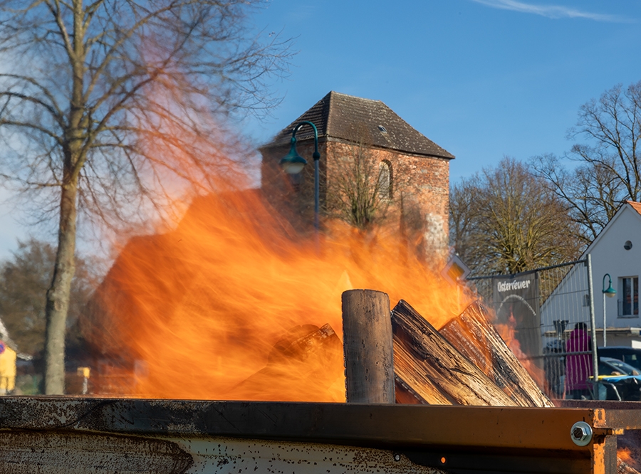 Thumbnail: Osterfeuer
