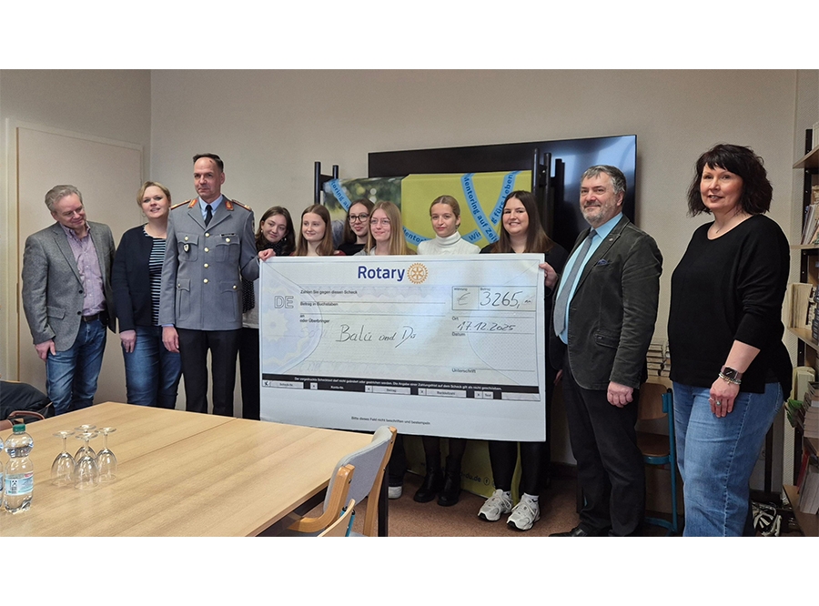 Thumbnail: Spendenübergabe 