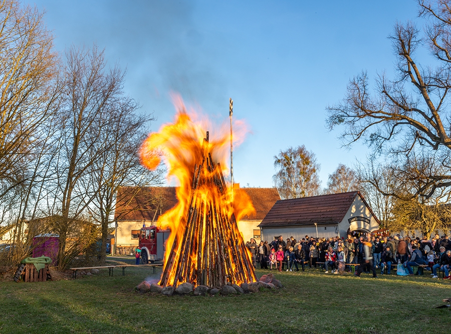 Thumbnail: Osterfeuer Gielsdorf