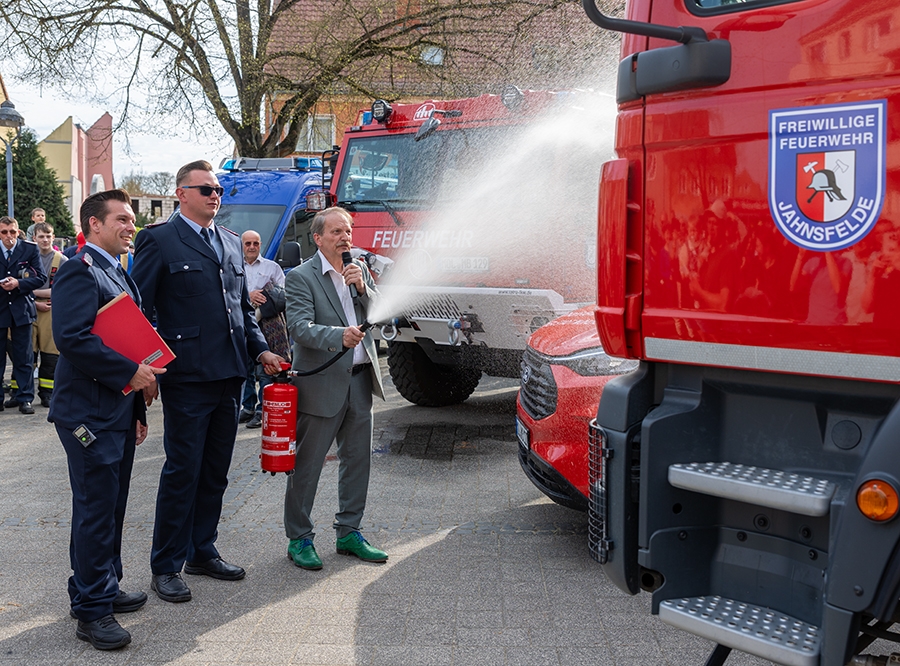 Thumbnail: Feierliche Fahrzeugübergabe