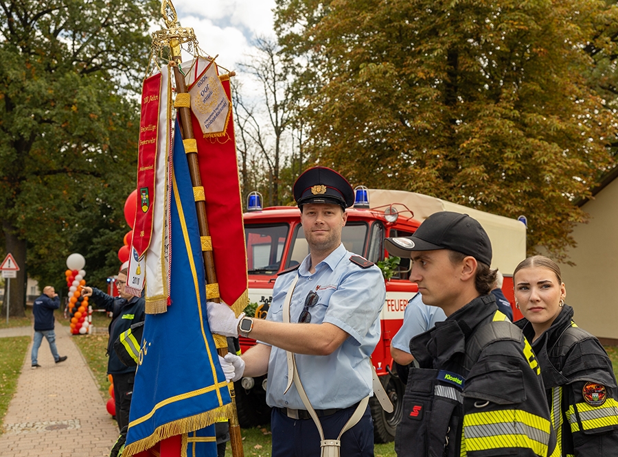 Thumbnail: Herzfelder Kameraden feiern