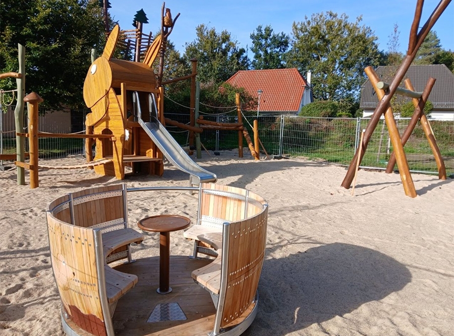 Thumbnail: Strausberg: Spielplatz „Hasengrund"