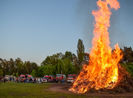 Thmubnail: Maifeuer mit 
