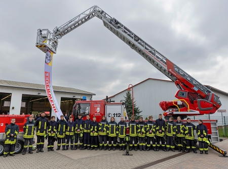 Thmubnail: Schlüsselübergabe in luftiger Höhe