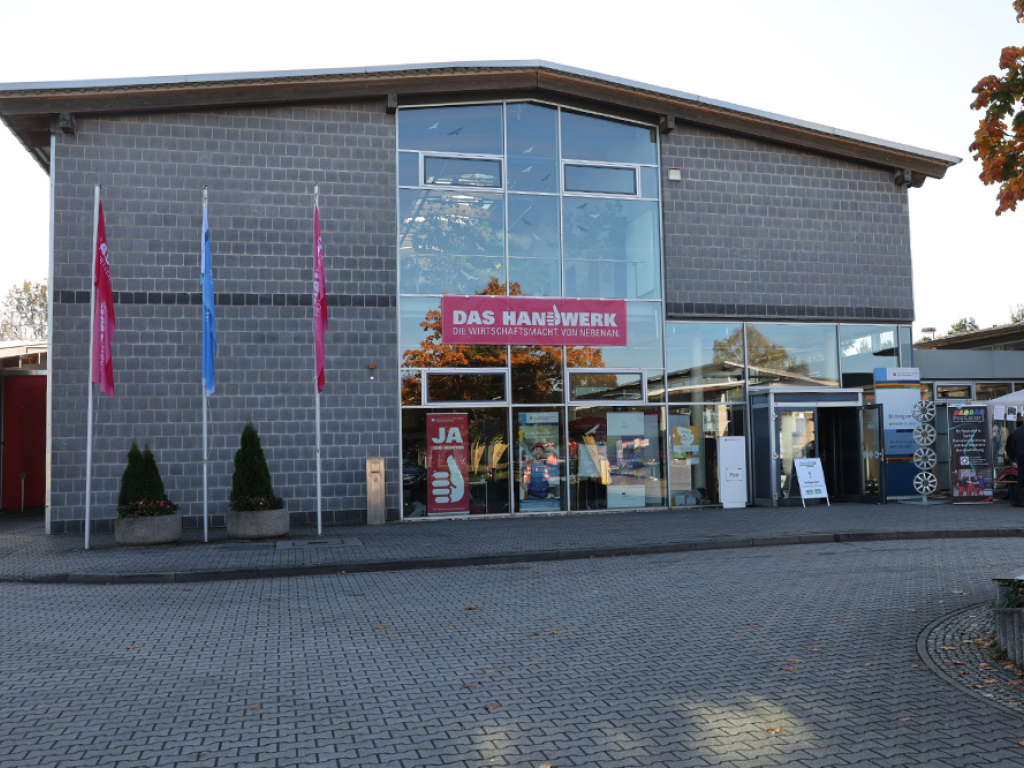 Thumbnail: 3. Bunte Meile - Messe für Ausbildung, Arbeitsplätze, Weiterbildung
