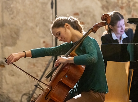 Thmubnail: Cello und Klavier in der Stadtpfarrkirche