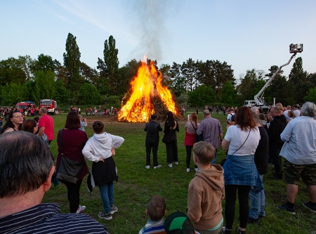 Thmubnail: Maifeuer im Doppeldorf