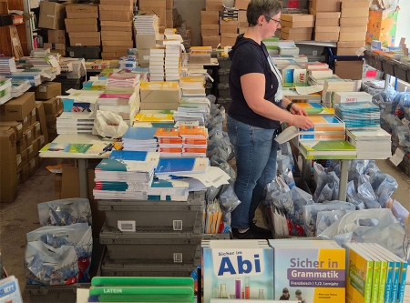 Thumbnail: Schulbuchverkauf erfolgreich gestartet